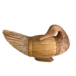 Reed /Straw Display Duck Figure Home Decor